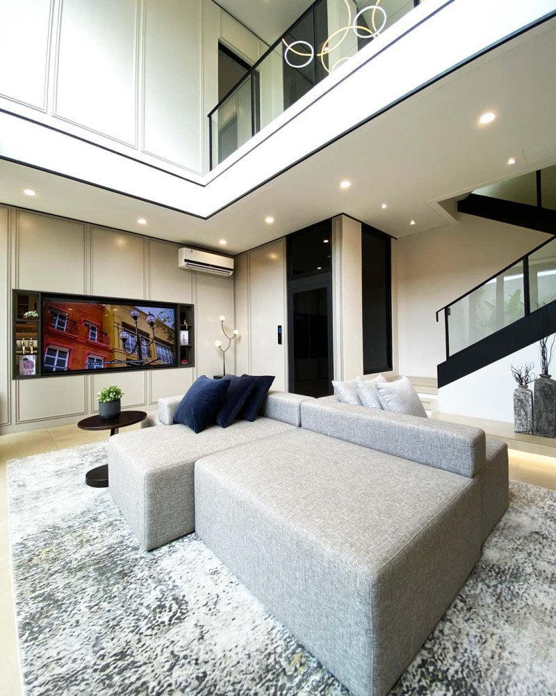 luxe-manor-2.jpg