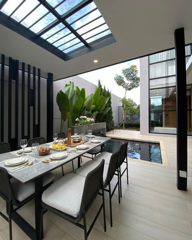 luxe-manor-5.jpg