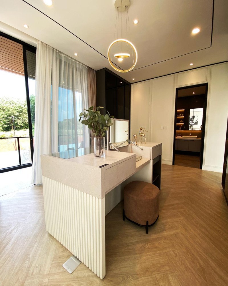 luxe-manor-7.jpg
